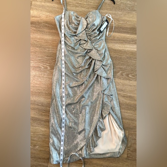 NWT Xscape Women's Metallic Ruffled Sheath Dress Gray Size 4 - Picture 6 of 8